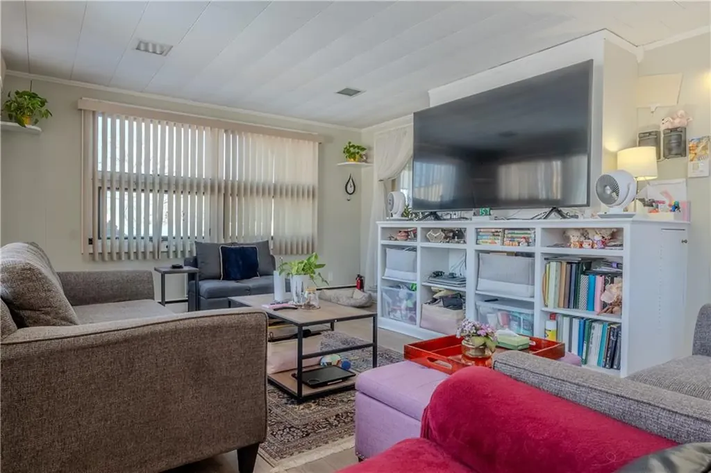 73 Western Promenade Street Cranston RI 02905