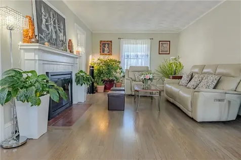 73 Western Promenade Street Cranston RI 02905