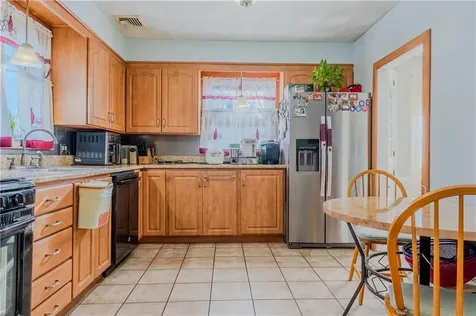 73 Western Promenade Street Cranston RI 02905