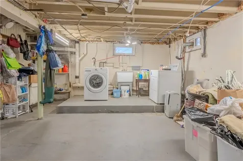 73 Western Promenade Street Cranston RI 02905