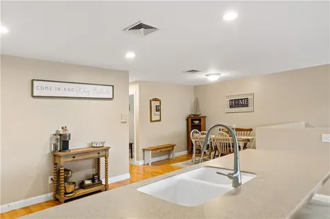 667 Metacom Avenue Bristol RI 02809