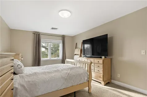 667 Metacom Avenue Bristol RI 02809