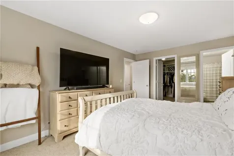 667 Metacom Avenue Bristol RI 02809