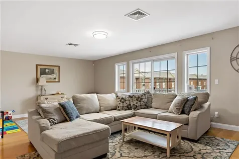 667 Metacom Avenue Bristol RI 02809