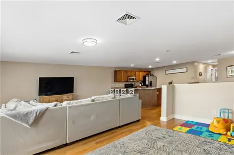 667 Metacom Avenue Bristol RI 02809