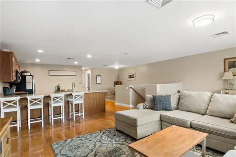 667 Metacom Avenue Bristol RI 02809