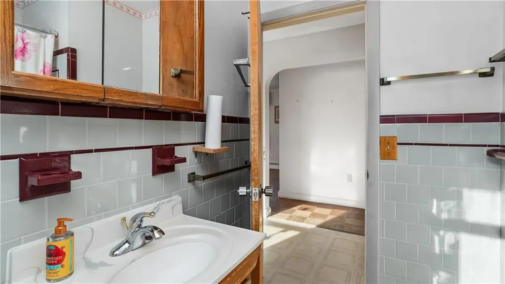 30 Torrington Drive Warwick RI 02889