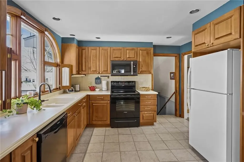 33 Orchard View Road Portsmouth RI 02871