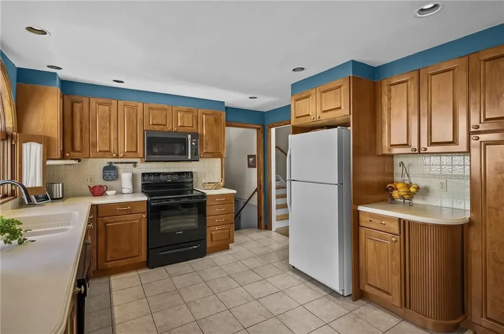 33 Orchard View Road Portsmouth RI 02871