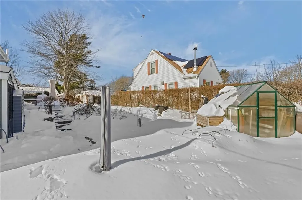 33 Orchard View Road Portsmouth RI 02871