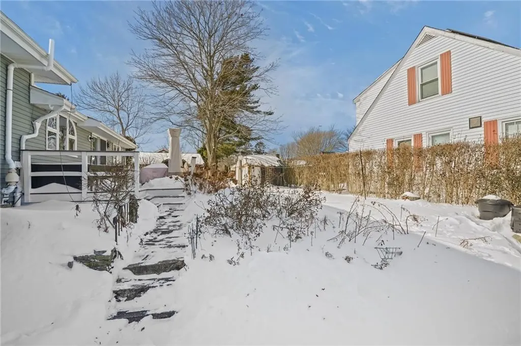 33 Orchard View Road Portsmouth RI 02871