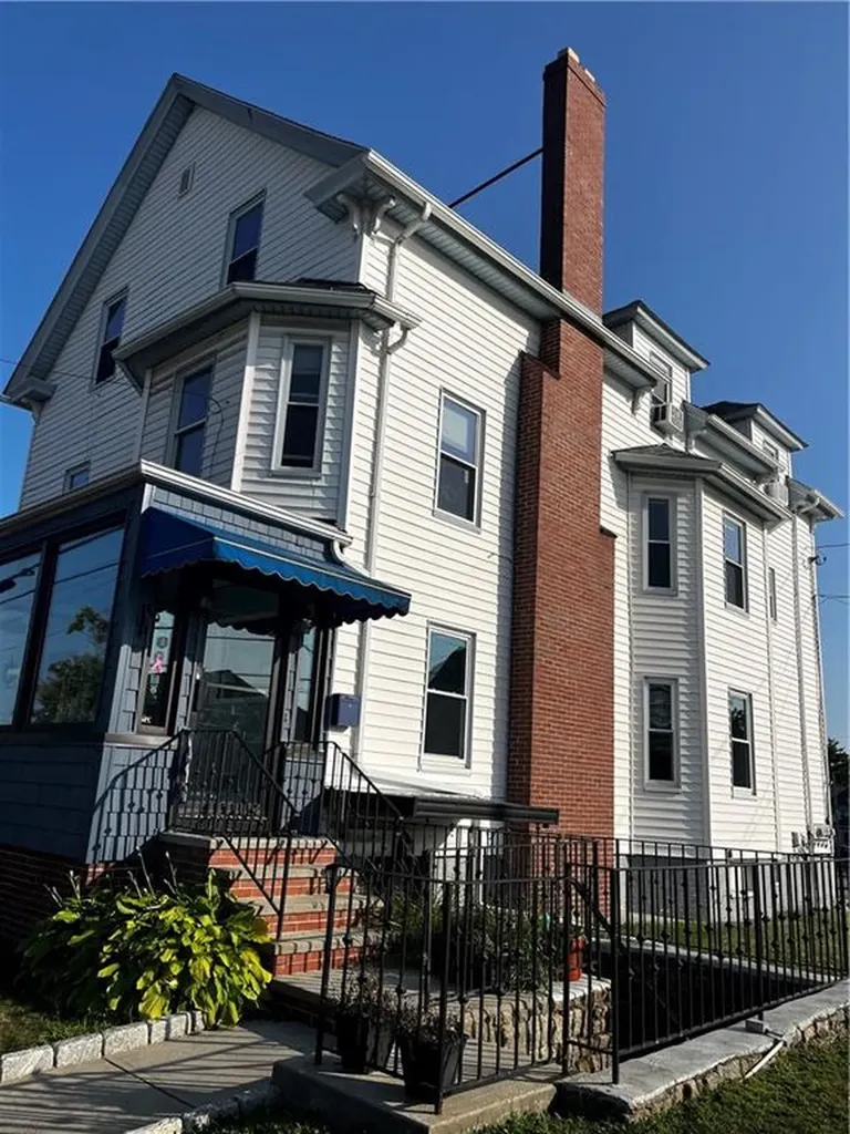 872 Park Avenue Cranston RI 02910