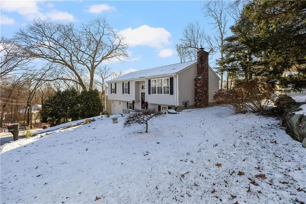 26 Smith Street Lincoln RI 02865