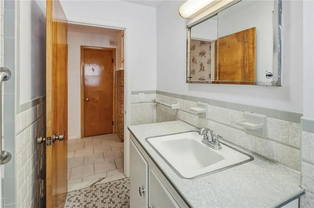 60 Stedman Avenue Pawtucket RI 02860