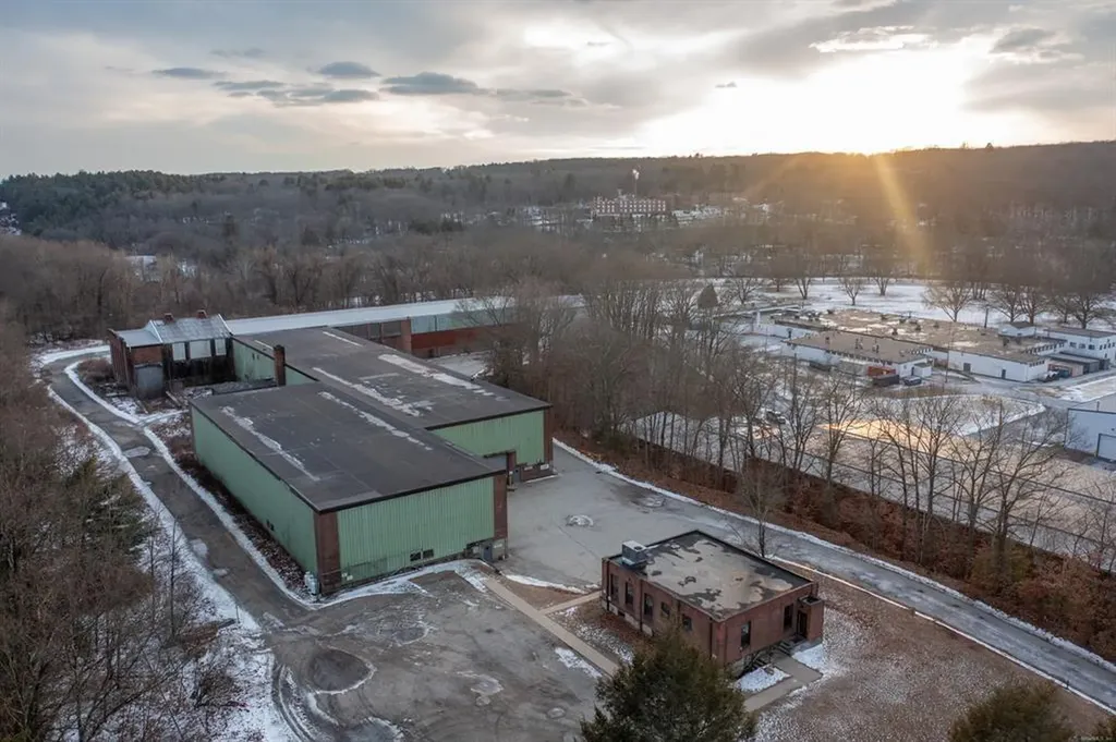 30 Harris Street Putnam CT 06260