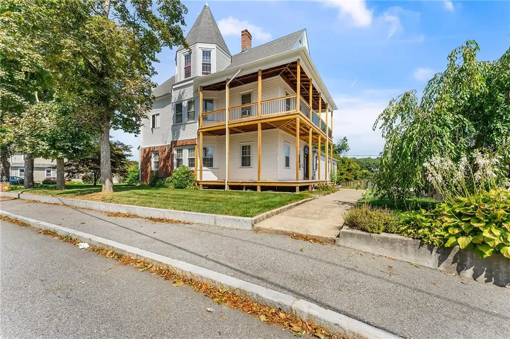 1 Bouvier Avenue Lincoln RI 02838