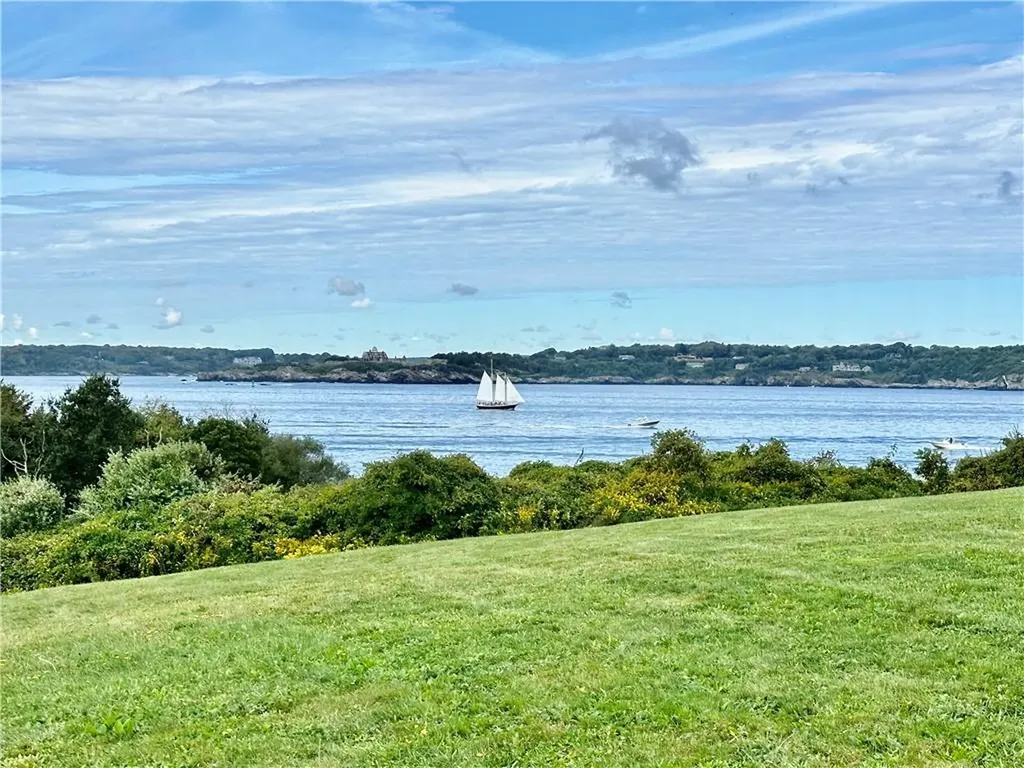 65 Ridge Road Newport RI 02840