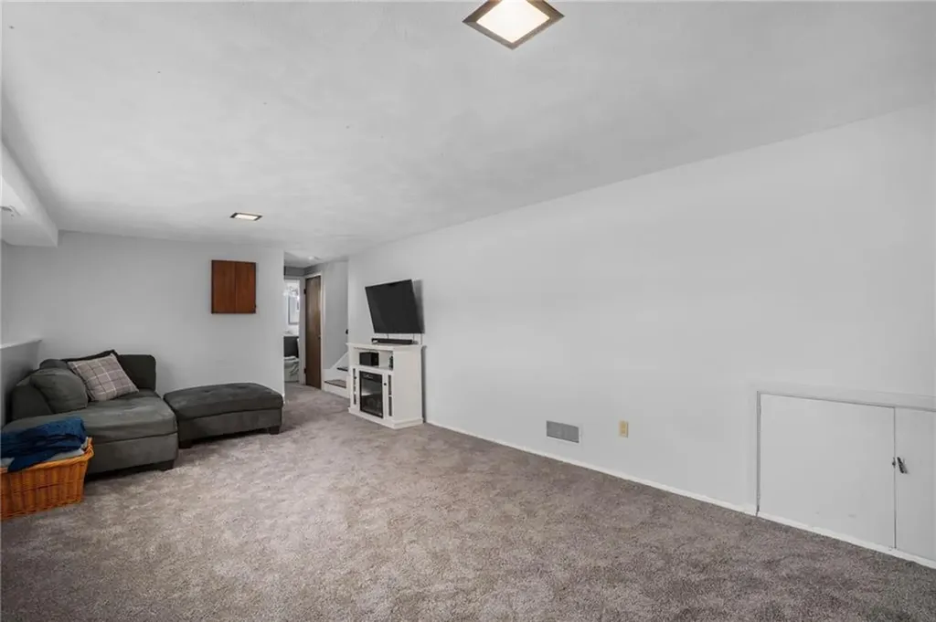 35 Squantum Drive Middletown RI 02842