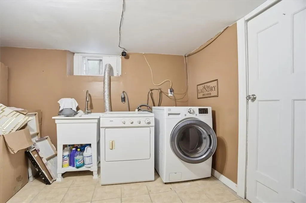 183 Byfield Street Providence RI 02905