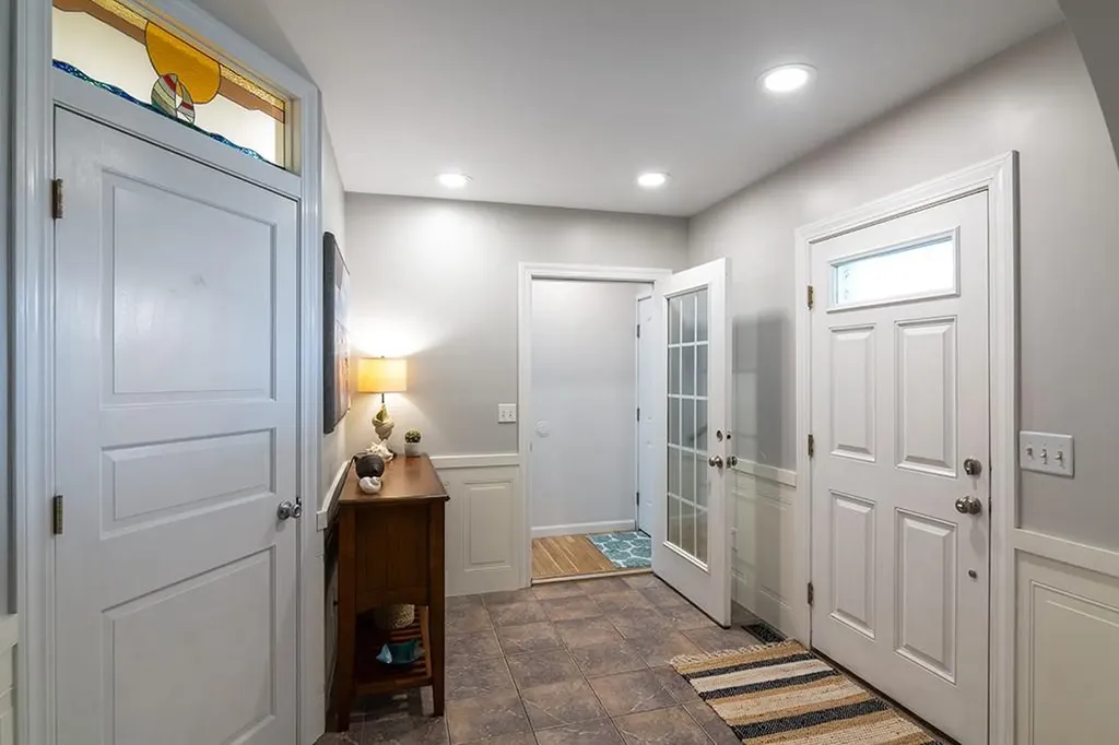 28 Palm Beach Avenue Narragansett RI 02882