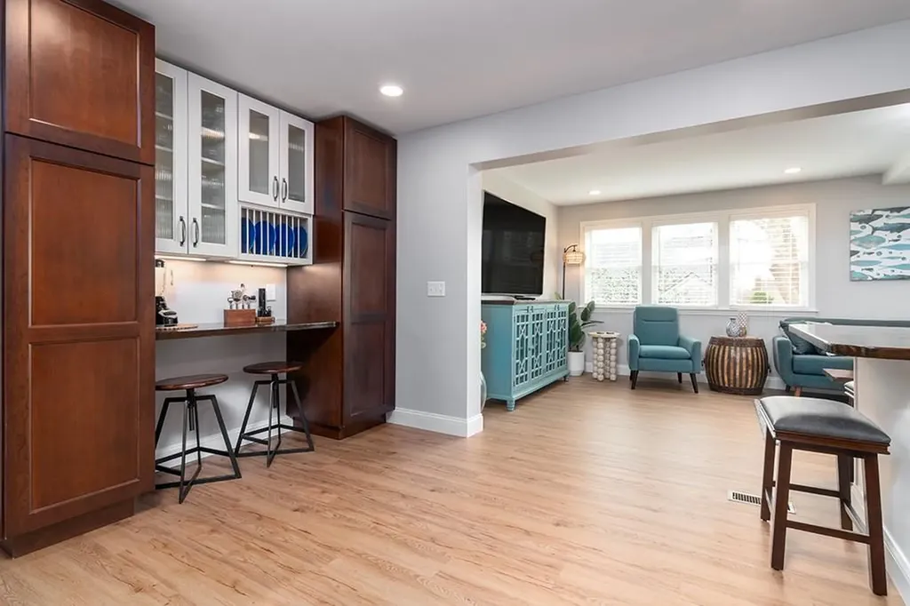 28 Palm Beach Avenue Narragansett RI 02882