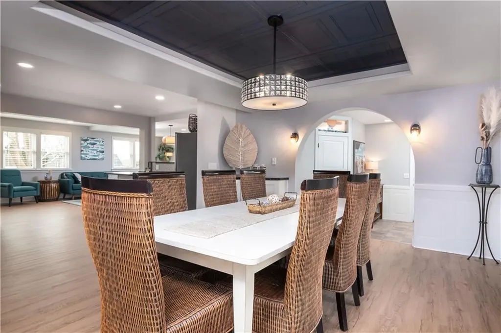 28 Palm Beach Avenue Narragansett RI 02882