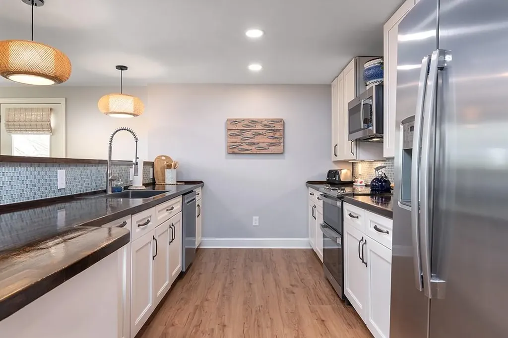 28 Palm Beach Avenue Narragansett RI 02882