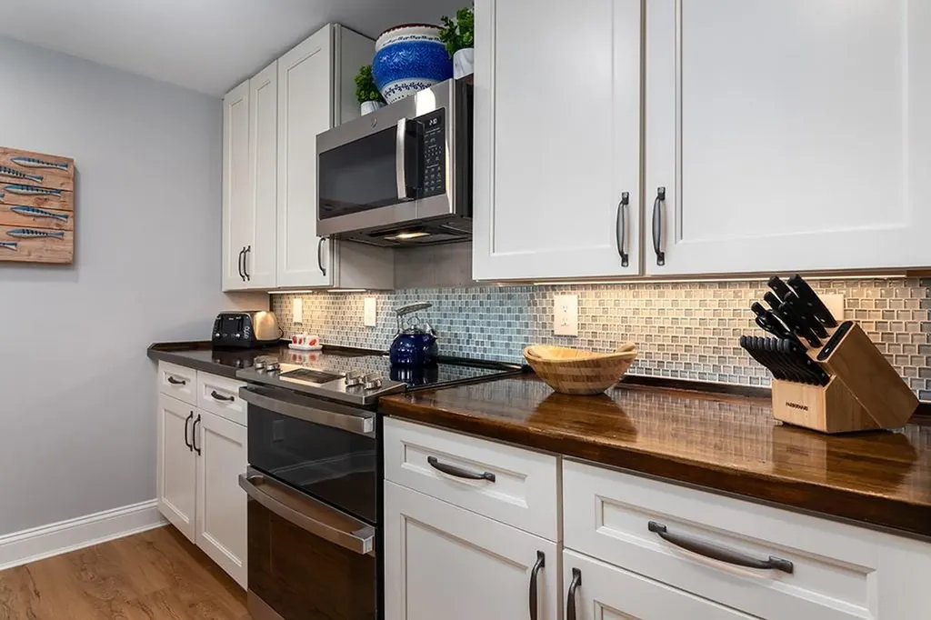 28 Palm Beach Avenue Narragansett RI 02882