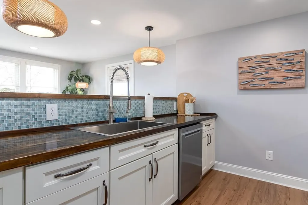 28 Palm Beach Avenue Narragansett RI 02882