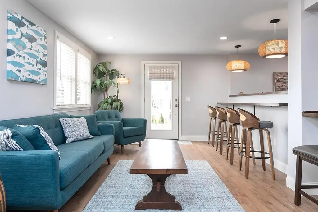 28 Palm Beach Avenue Narragansett RI 02882