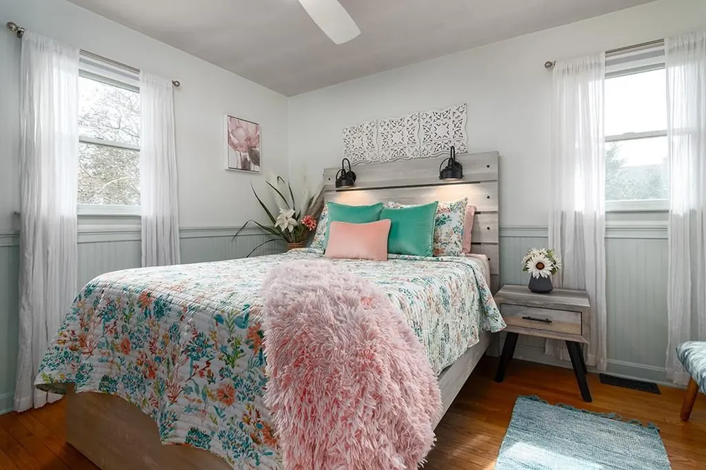 28 Palm Beach Avenue Narragansett RI 02882