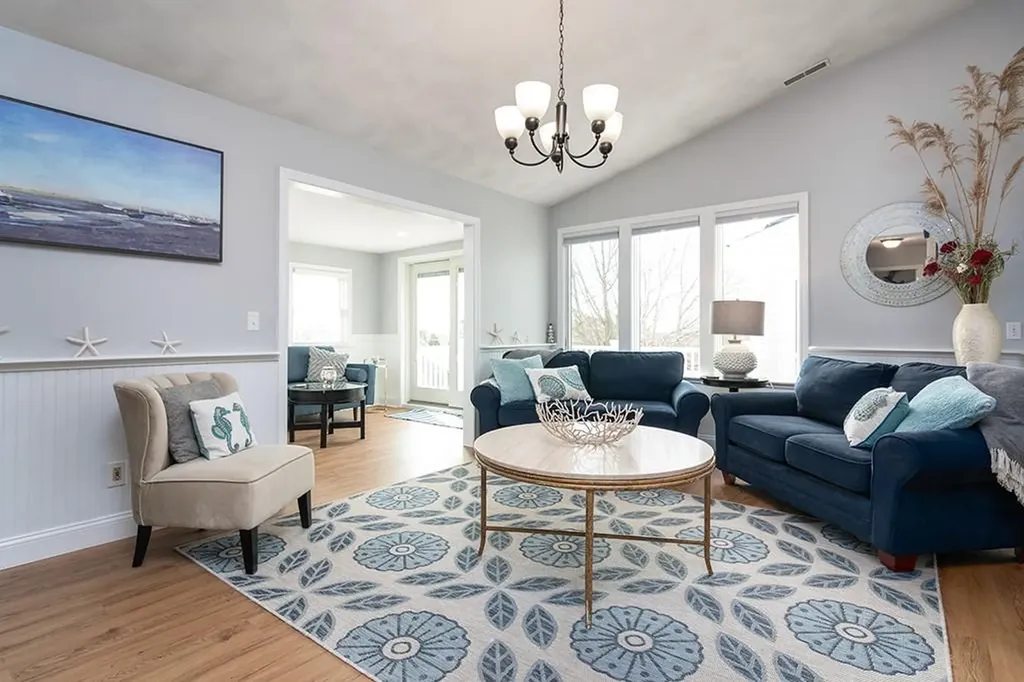 28 Palm Beach Avenue Narragansett RI 02882