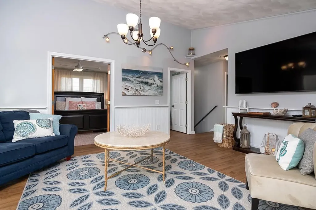 28 Palm Beach Avenue Narragansett RI 02882