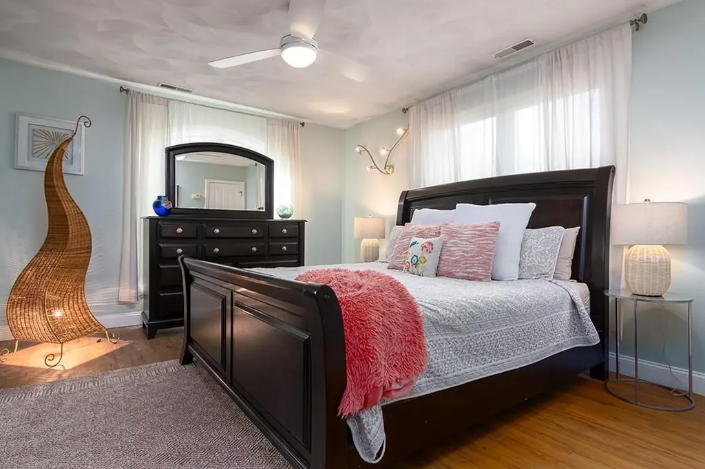 28 Palm Beach Avenue Narragansett RI 02882