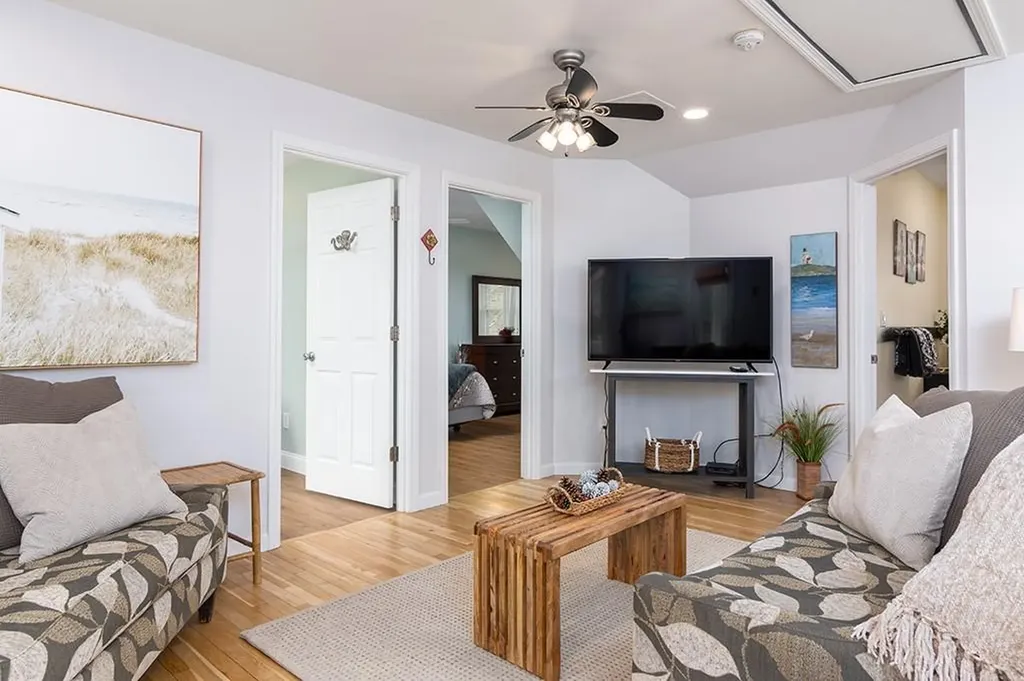 28 Palm Beach Avenue Narragansett RI 02882