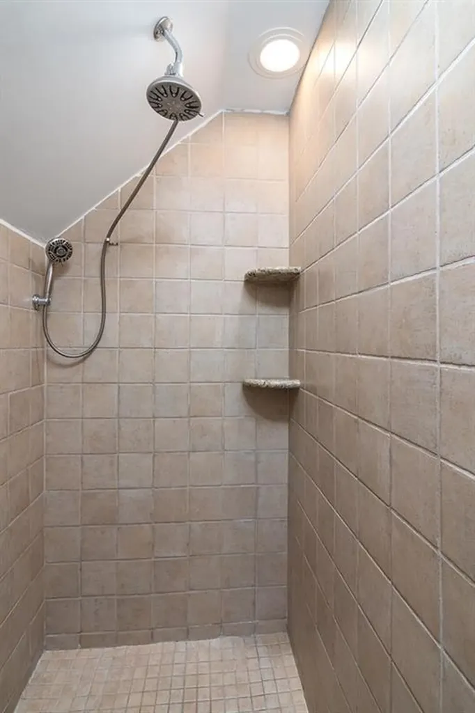 28 Palm Beach Avenue Narragansett RI 02882