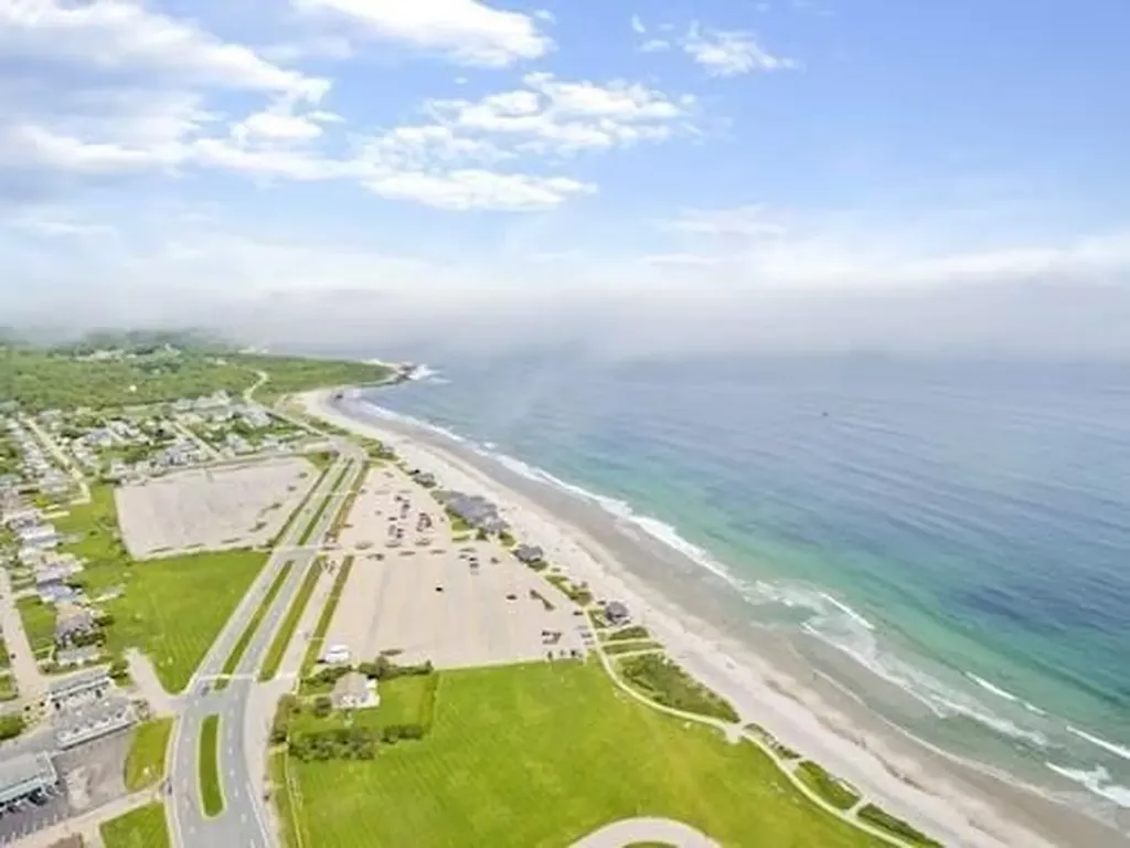 28 Palm Beach Avenue Narragansett RI 02882