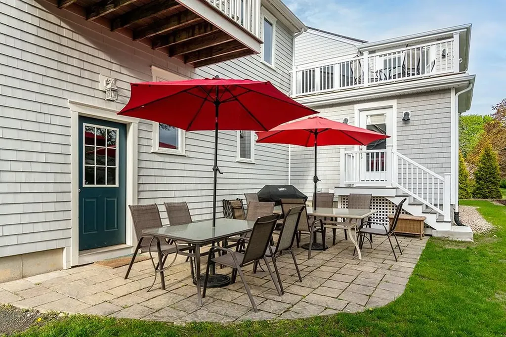 28 Palm Beach Avenue Narragansett RI 02882