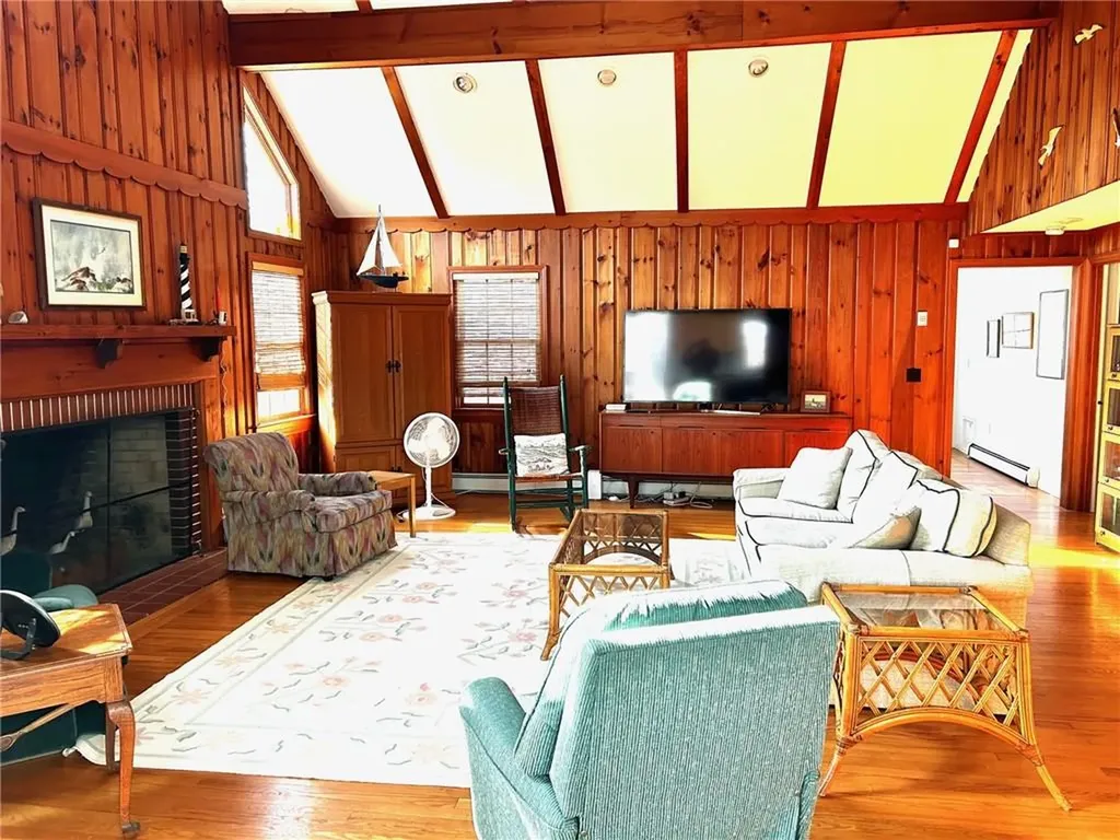 123 Border Avenue South Kingstown RI 02879