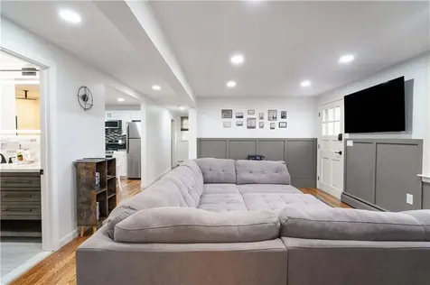 821 Post Road Warwick RI 02888