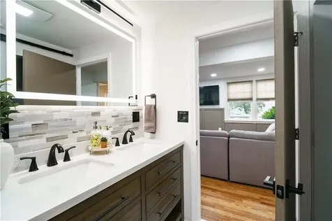 821 Post Road Warwick RI 02888