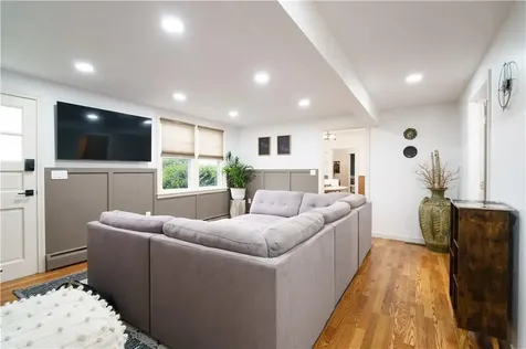 821 Post Road Warwick RI 02888