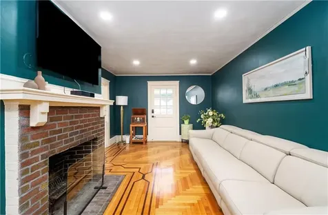 821 Post Road Warwick RI 02888