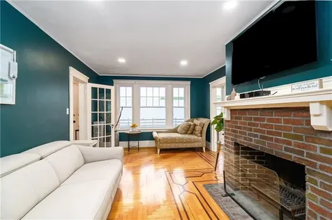 821 Post Road Warwick RI 02888