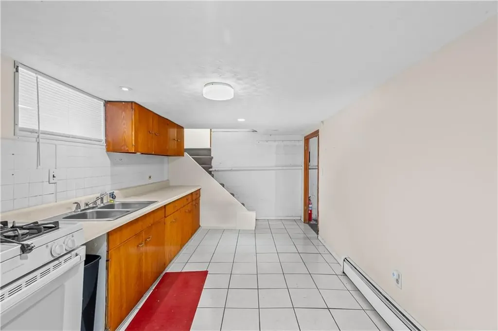 220 Bay View Avenue Cranston RI 02905