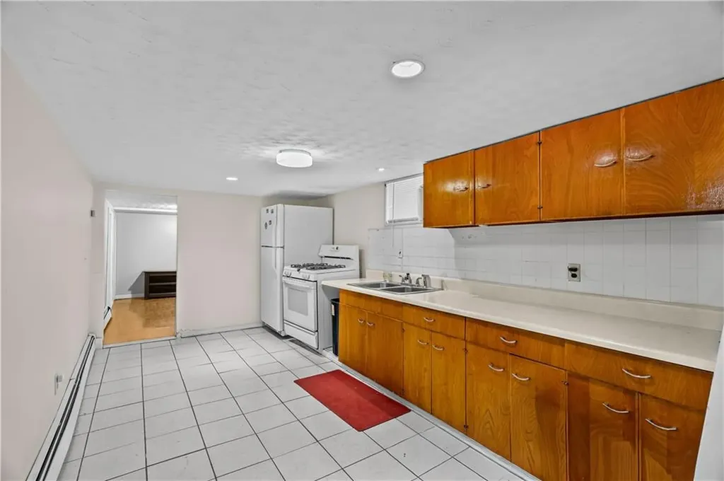 220 Bay View Avenue Cranston RI 02905