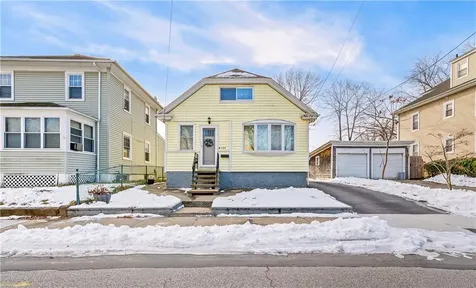 220 Bay View Avenue Cranston RI 02905