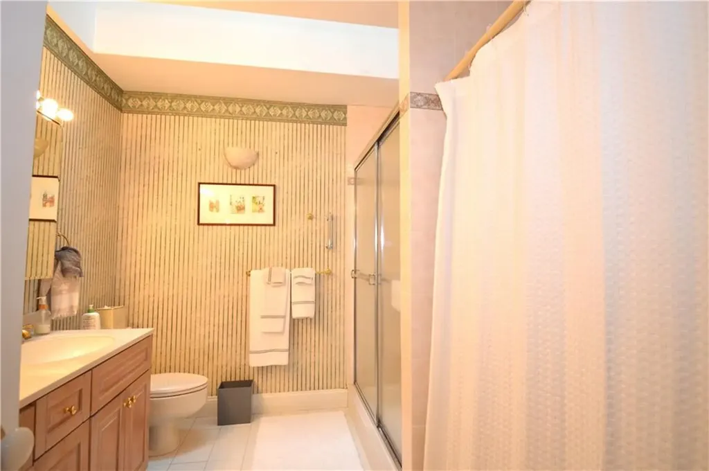 39 Bagy Wrinkle Cove Warren RI 02885