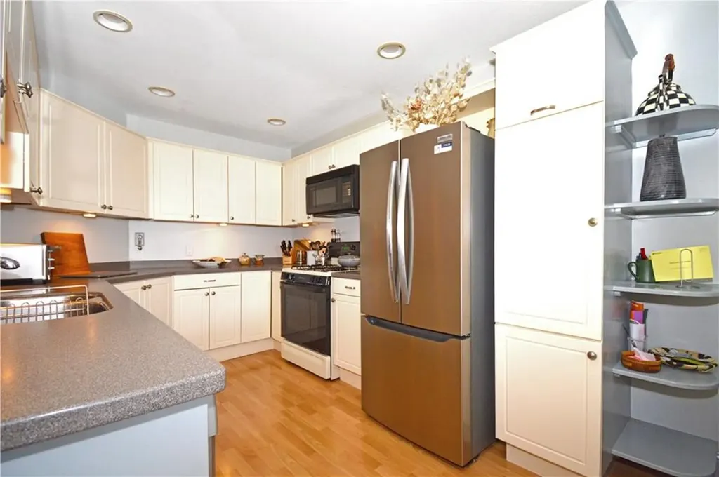 39 Bagy Wrinkle Cove Warren RI 02885