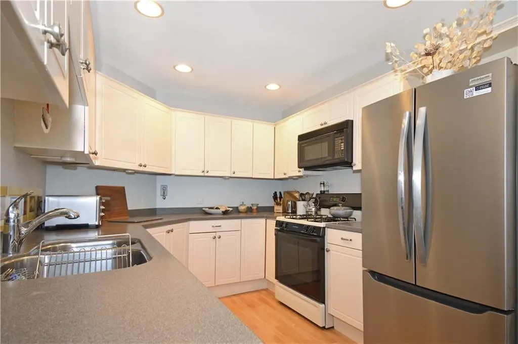 39 Bagy Wrinkle Cove Warren RI 02885